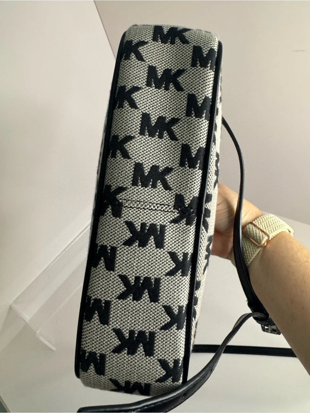 #338 Michael Kors Jet Set Signature Small Crossbody Bag